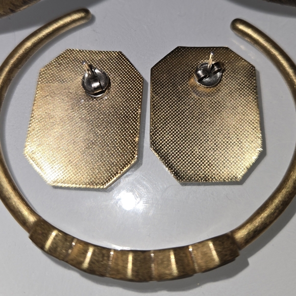 Geometric White/Gold Earrings with White buffalo turquoise bangle - Picture 2 of 5